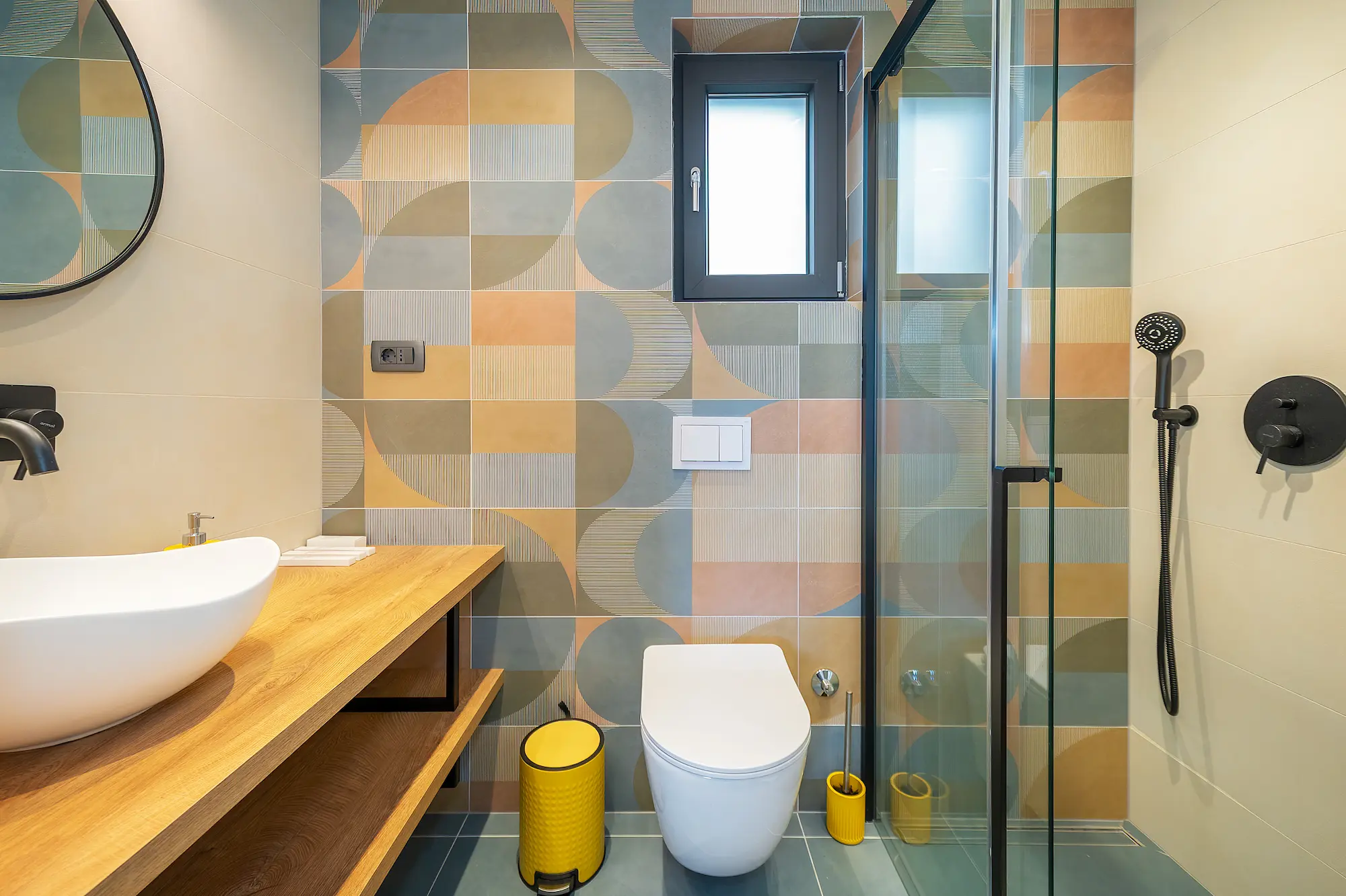 House Maxim - Upstairs bathroom