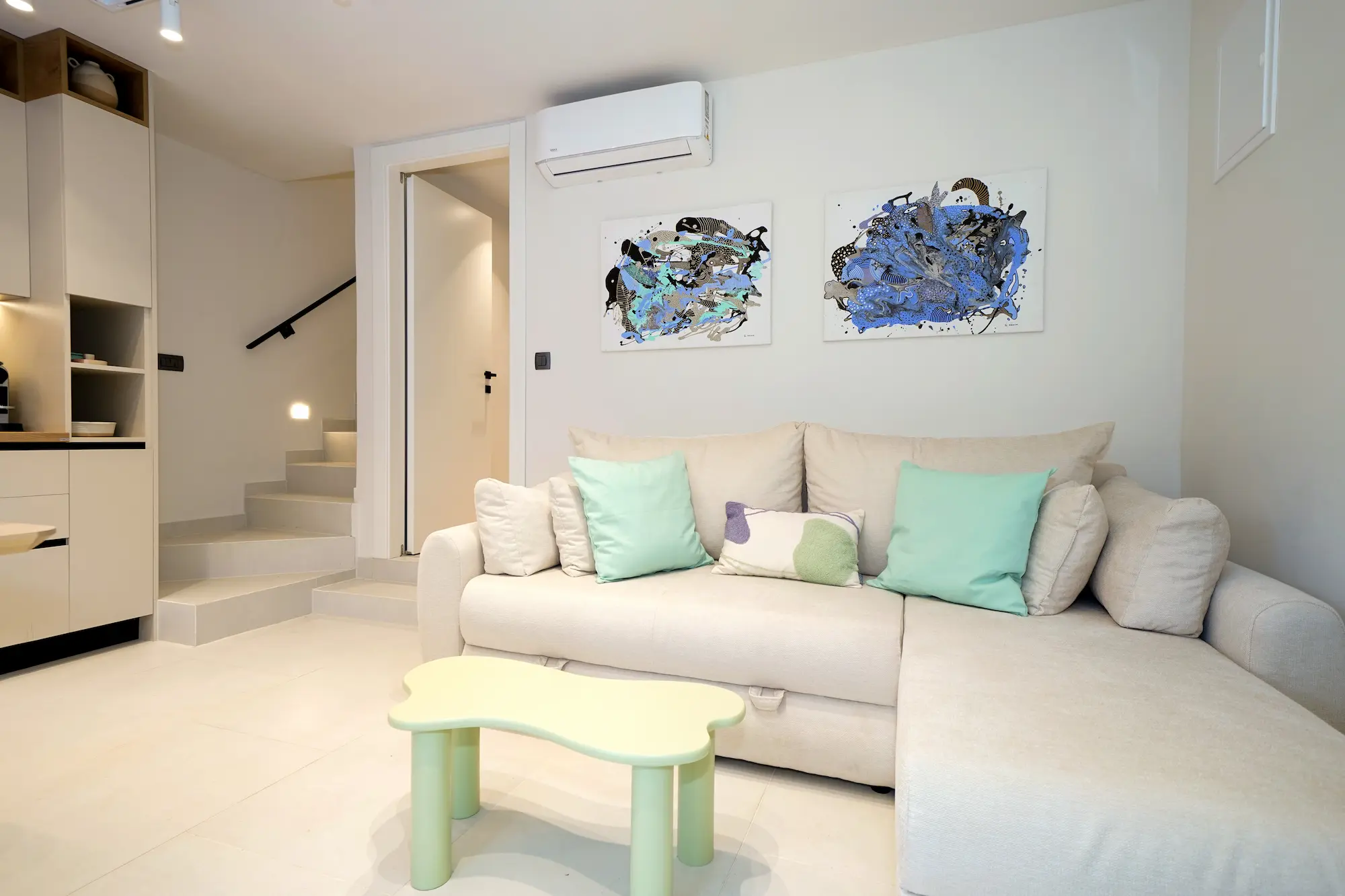 House Maxim - Bright Open Space